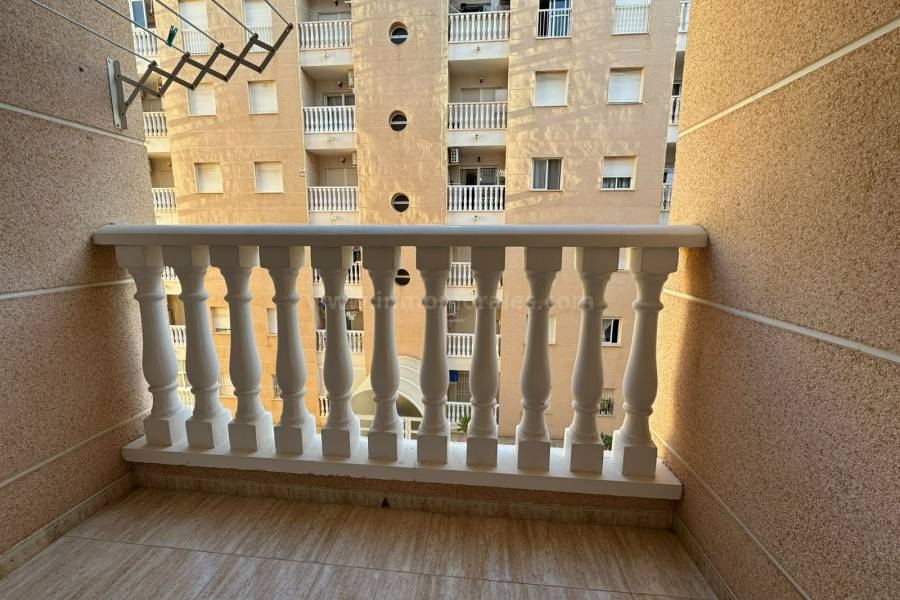 Resale - Apartment  - Torrevieja - Playa del Cura