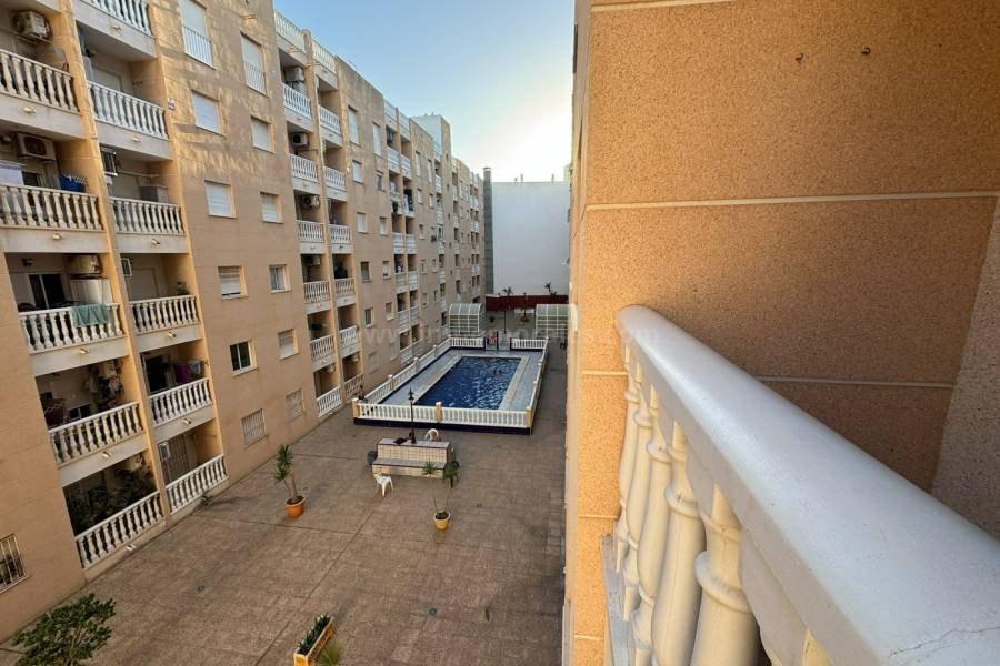 Resale - Apartment  - Torrevieja - Playa del Cura