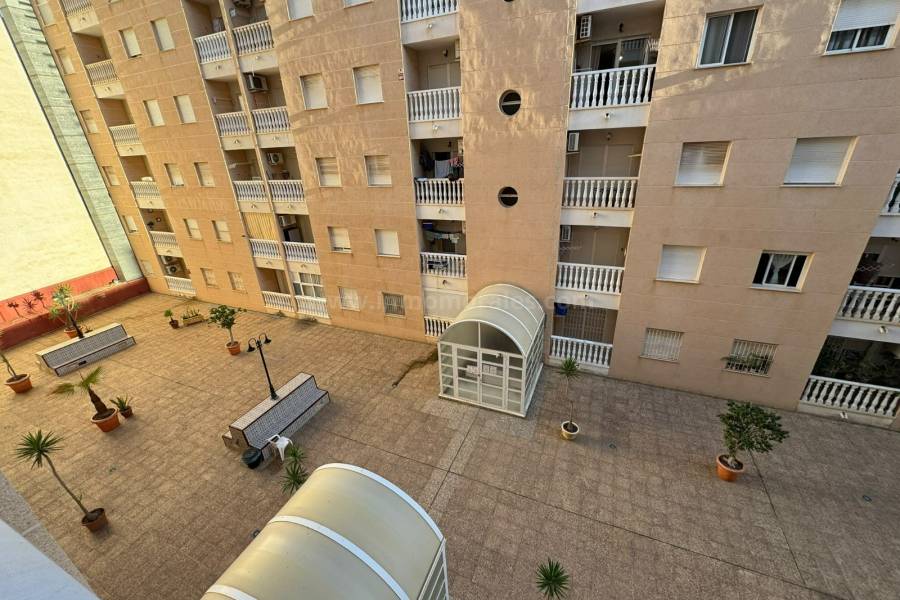Resale - Apartment  - Torrevieja - Playa del Cura